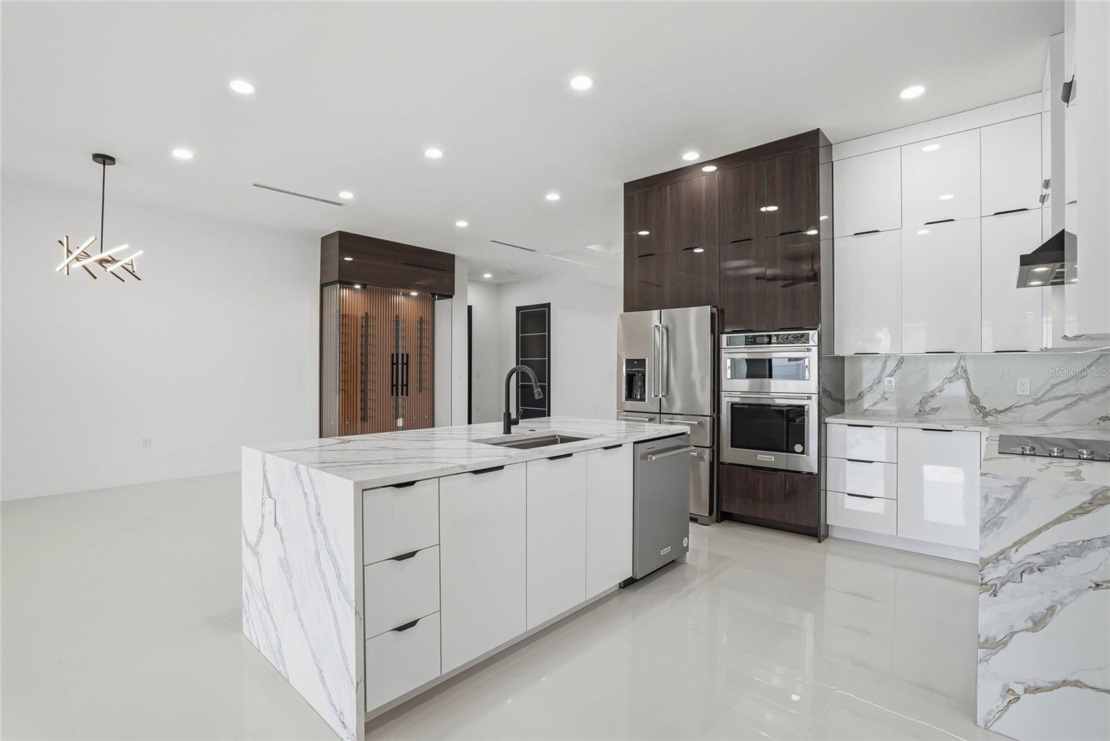 7013 N CLEARVIEW AVE, TAMPA, FL, 33614