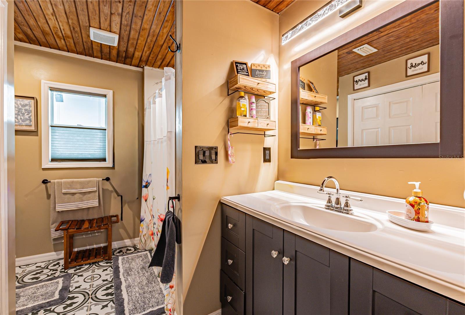 5233 HILL DR, ZEPHYRHILLS, FL, 33542