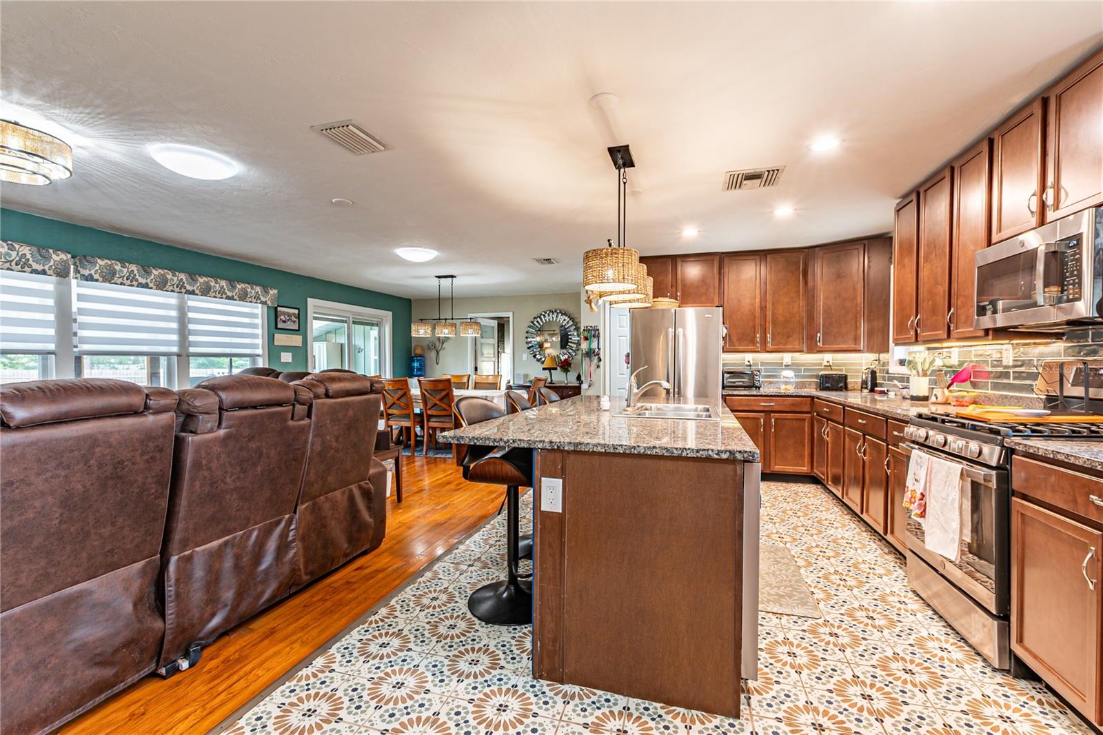 5233 HILL DR, ZEPHYRHILLS, FL, 33542