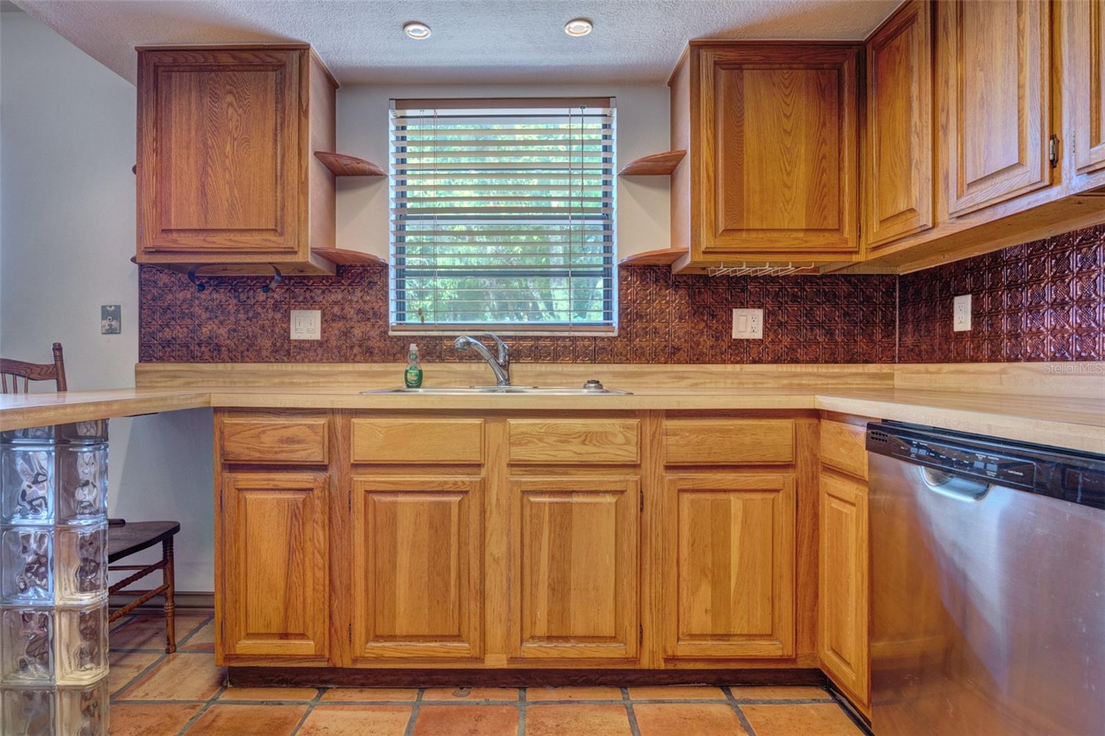 202 SANDSPUR LN, DELAND, FL, 32724