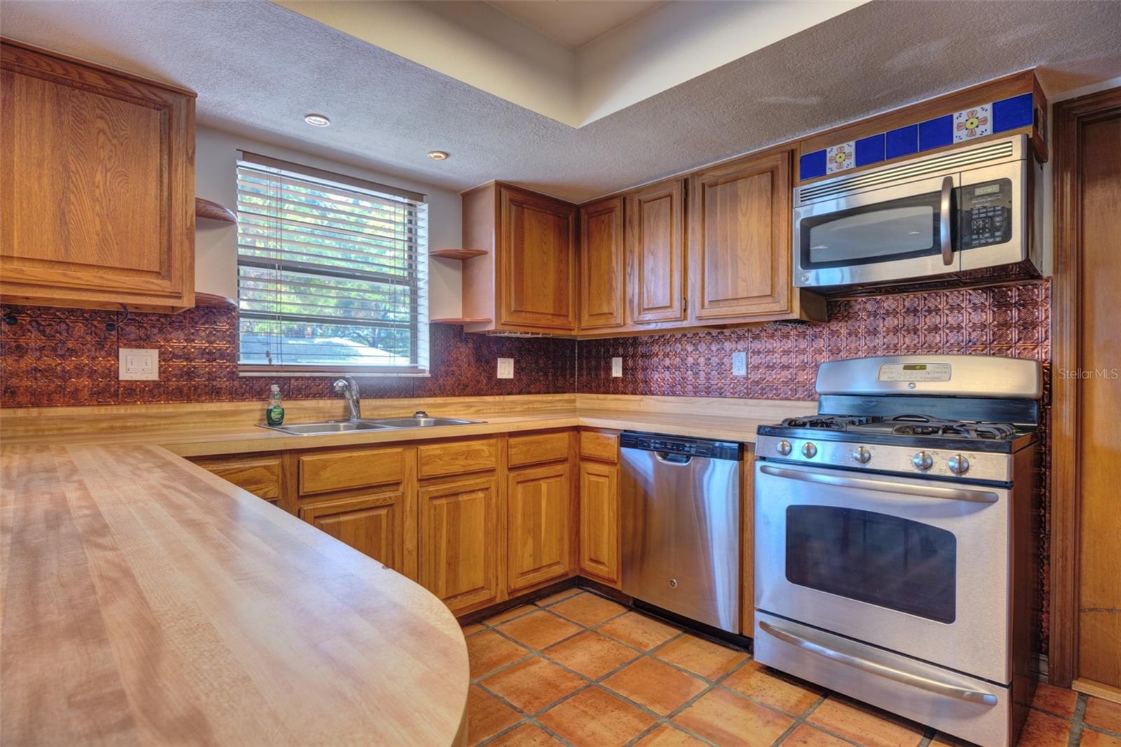 202 SANDSPUR LN, DELAND, FL, 32724
