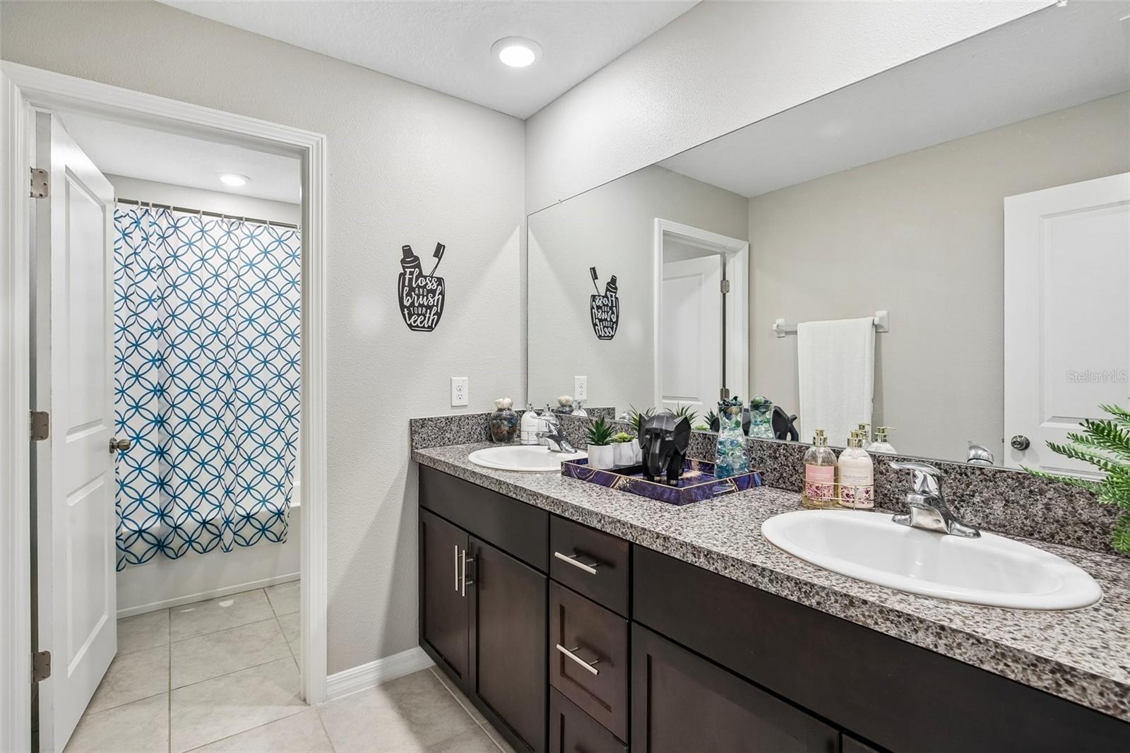 15608 MILLER CREEK DR, SUN CITY CENTER, FL, 33573