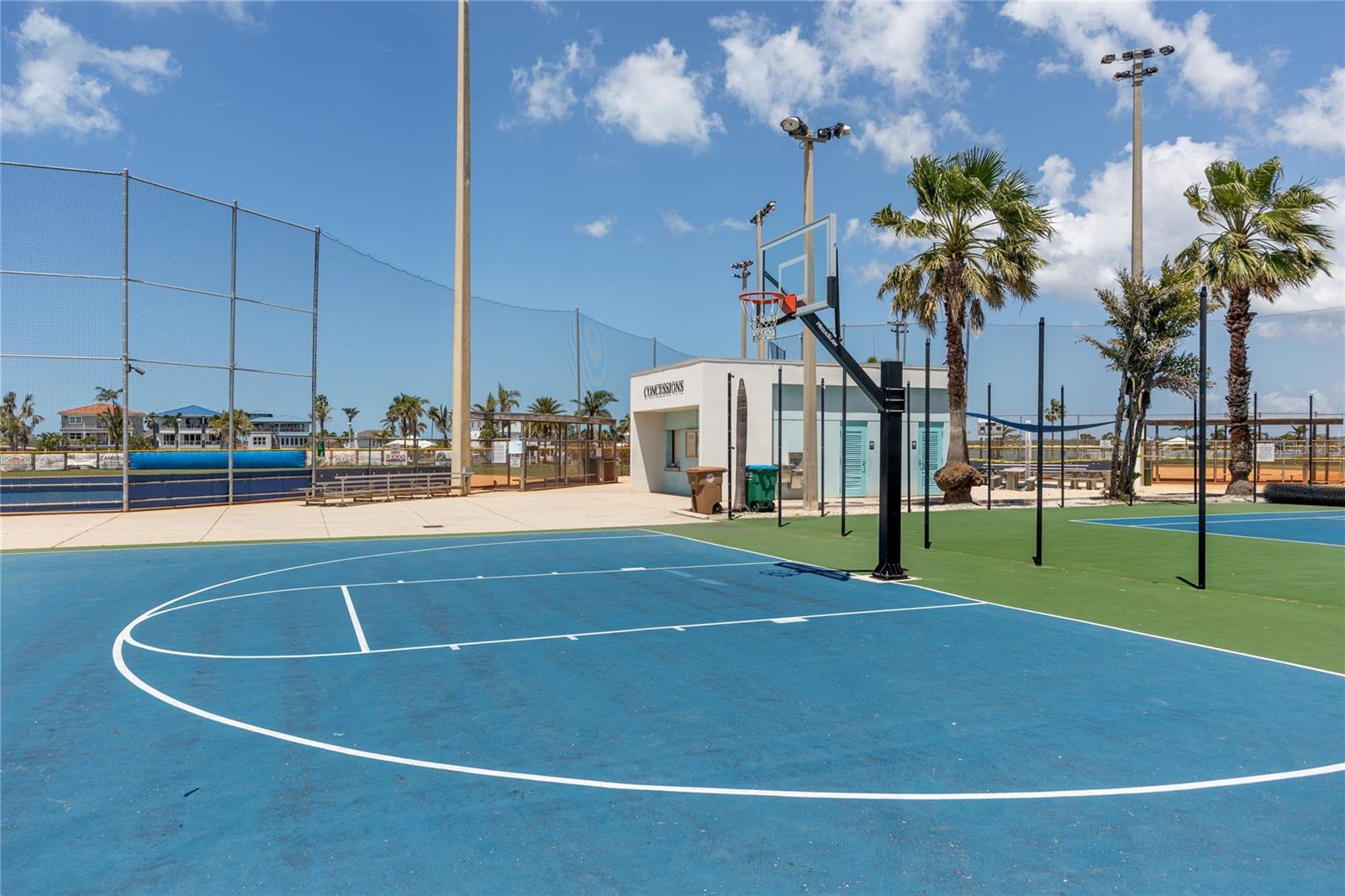 159 MEDALLION BLVD #F, MADEIRA BEACH, FL, 33708