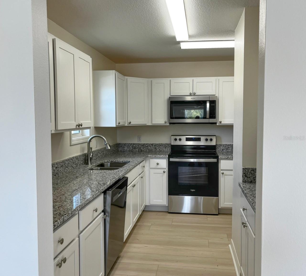100 CHARLES DR, NOKOMIS, FL, 34275