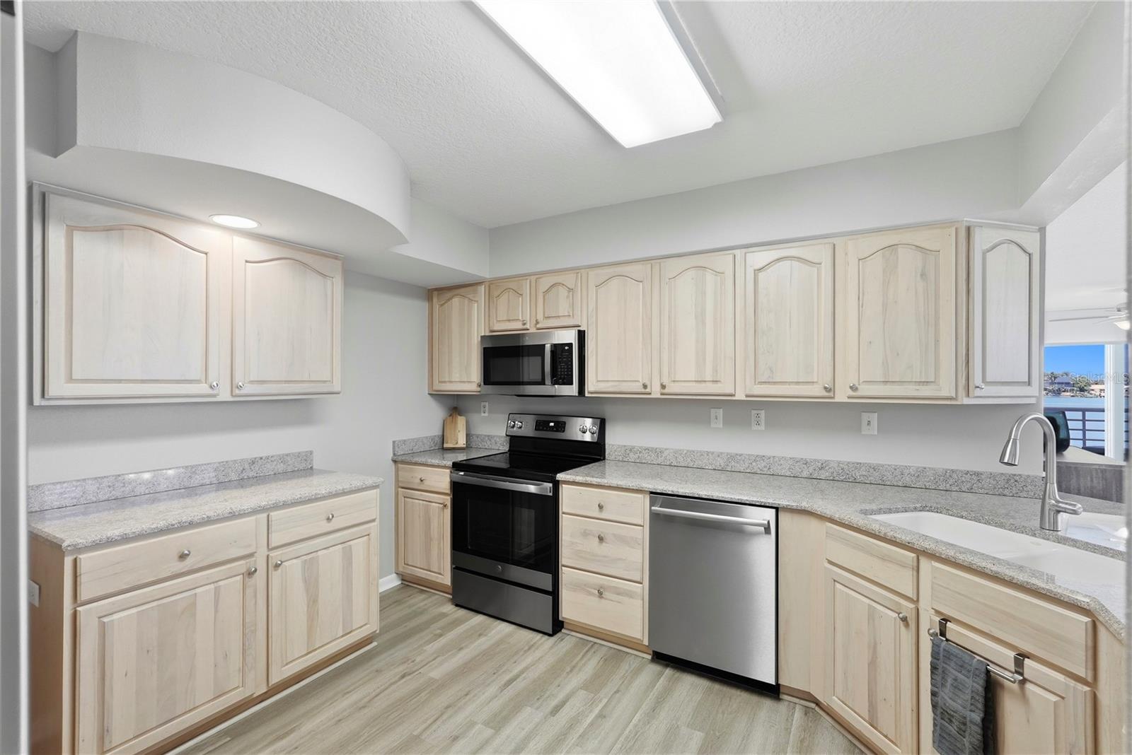 6085 BAHIA DEL MAR CIR #272, ST PETERSBURG, FL, 33715