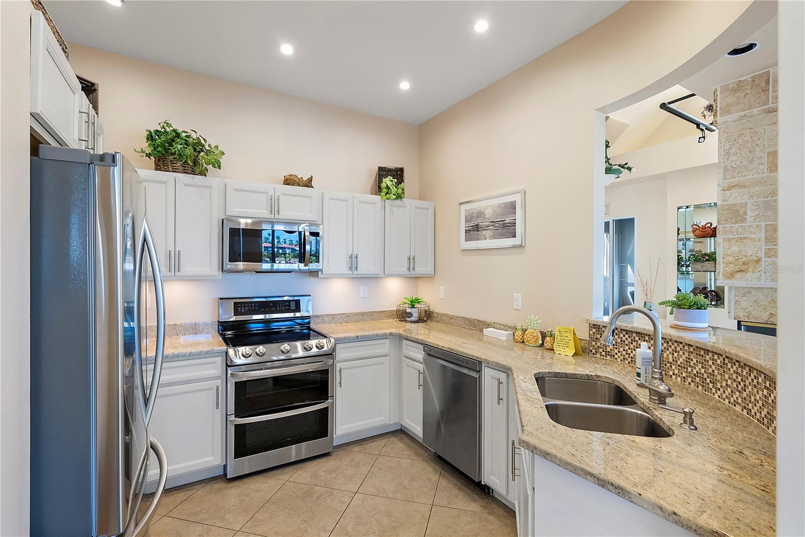 6085 BAHIA DEL MAR CIR #272, ST PETERSBURG, FL, 33715