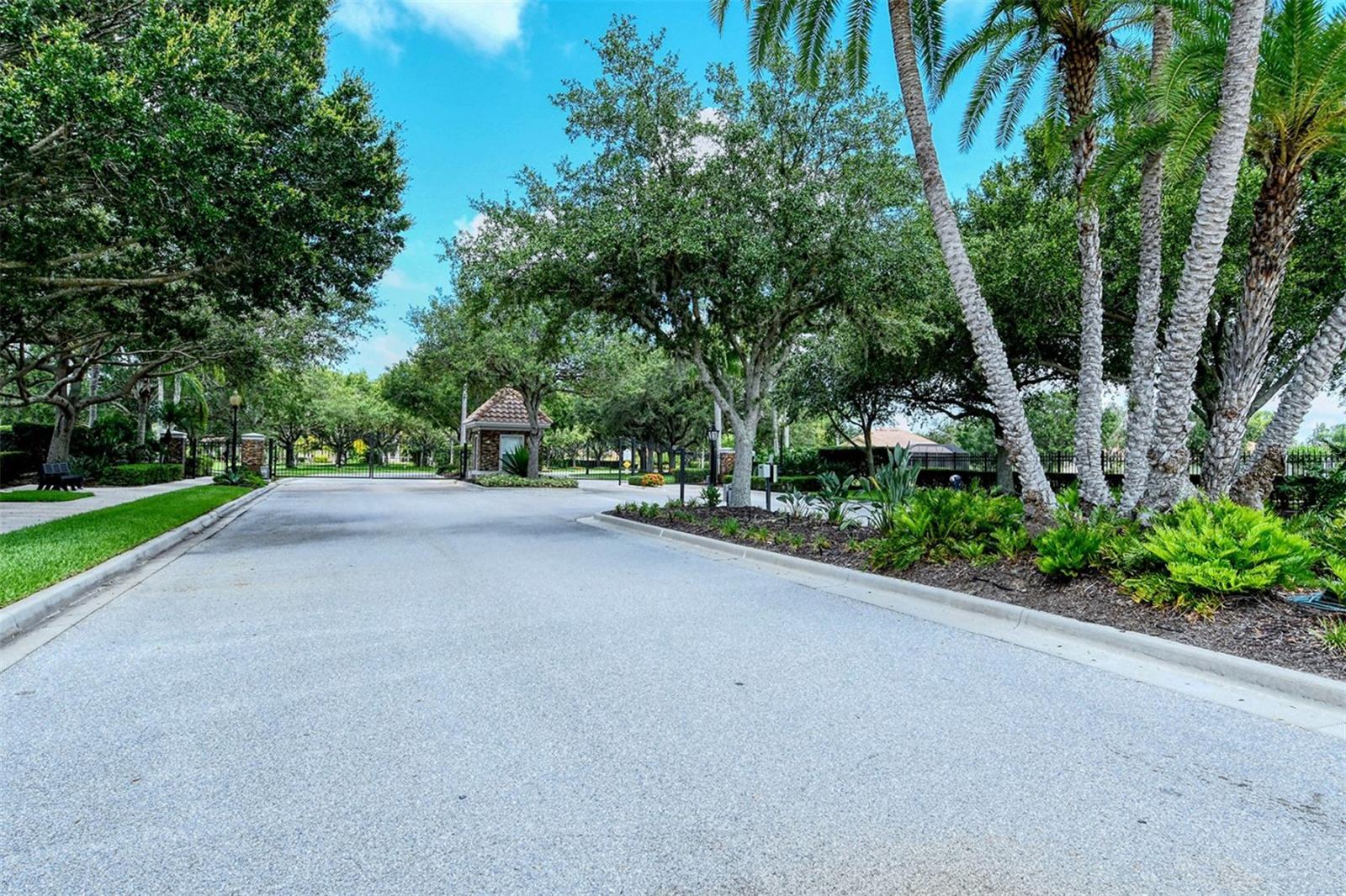 7025 N SERENOA DR, SARASOTA, FL, 34241