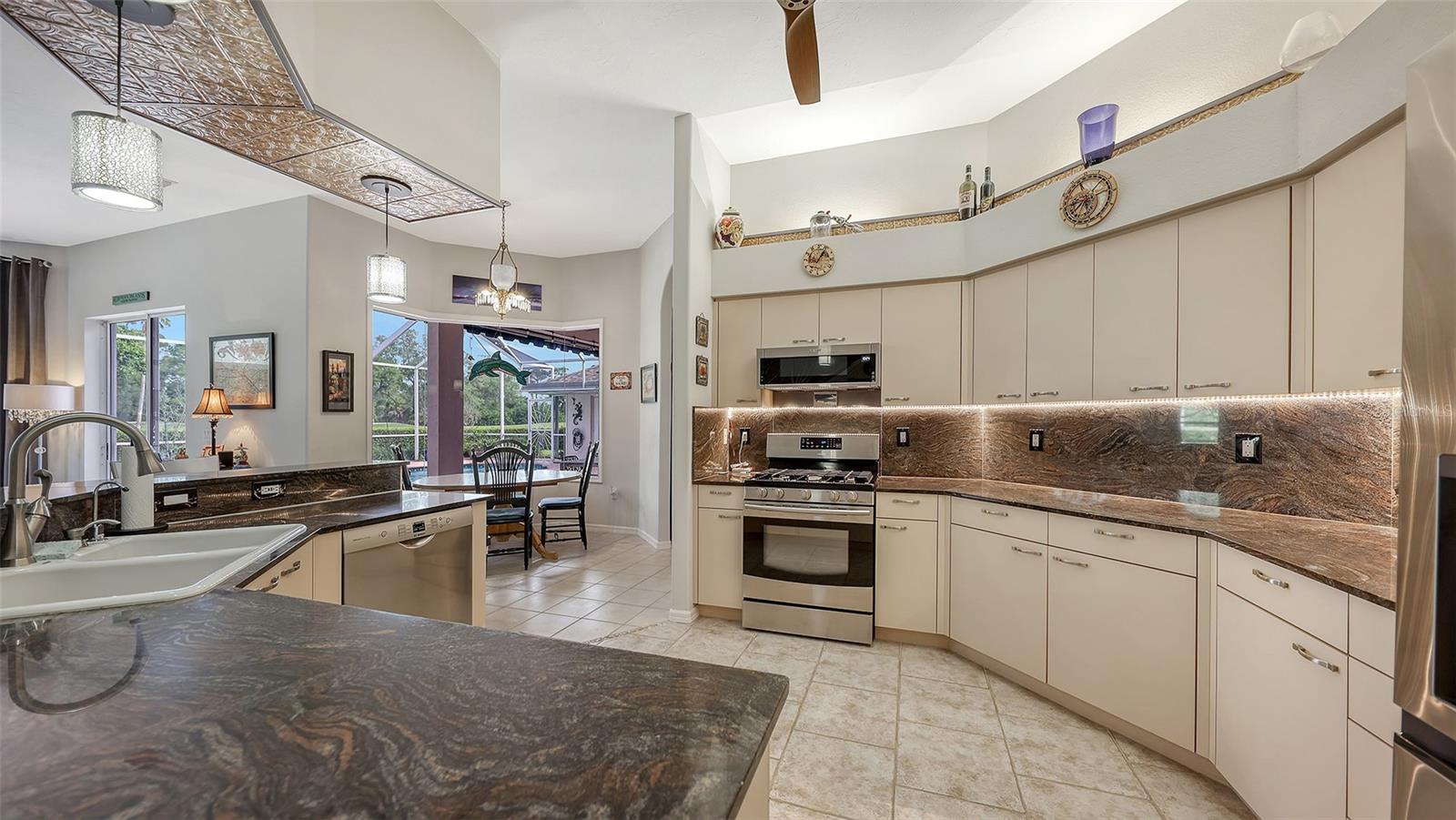 7025 N SERENOA DR, SARASOTA, FL, 34241