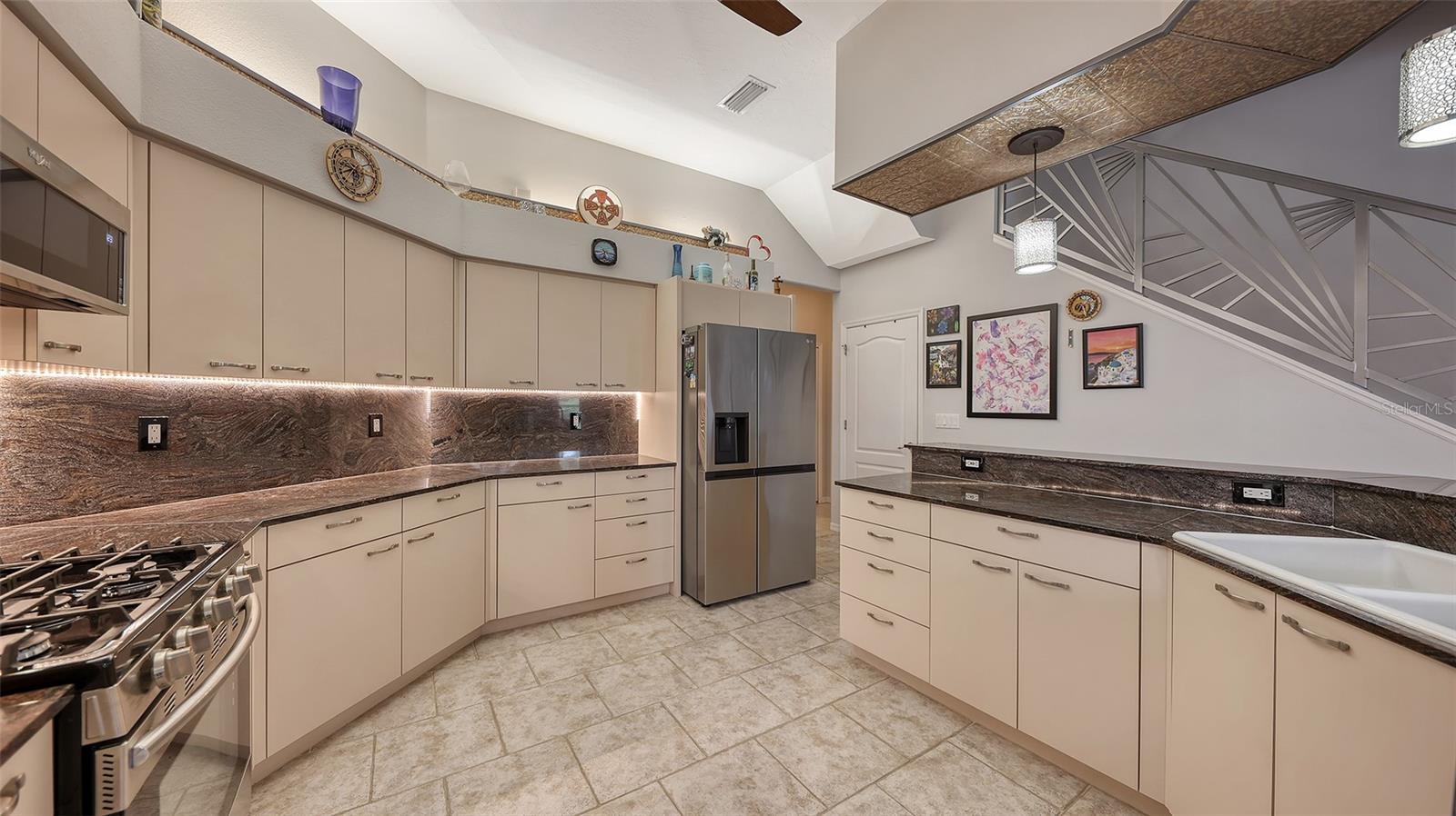 7025 N SERENOA DR, SARASOTA, FL, 34241