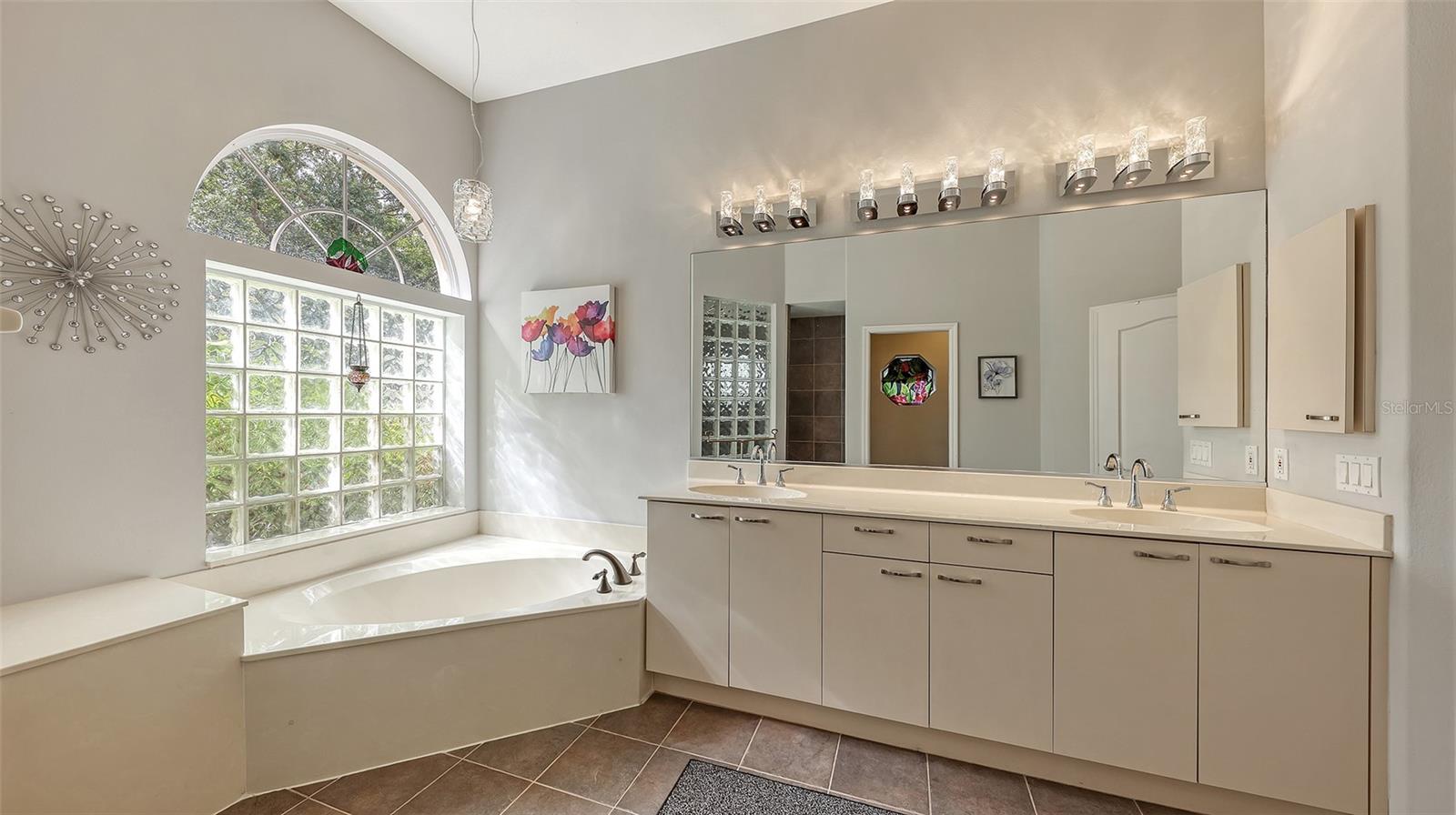 7025 N SERENOA DR, SARASOTA, FL, 34241