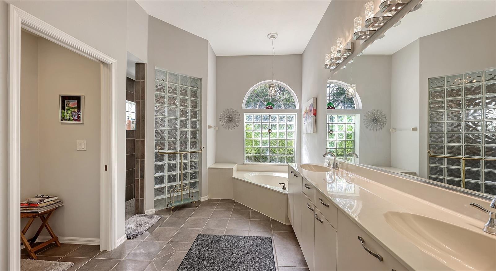 7025 N SERENOA DR, SARASOTA, FL, 34241