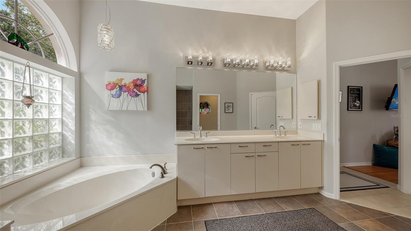 7025 N SERENOA DR, SARASOTA, FL, 34241