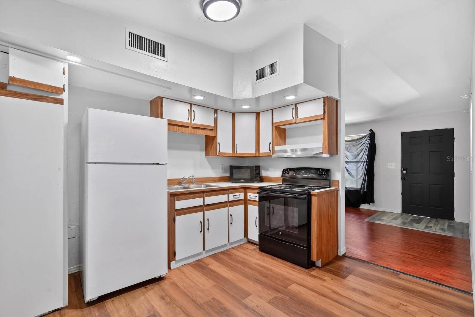 610 HOLMES AVE, DAYTONA BEACH, FL, 32114