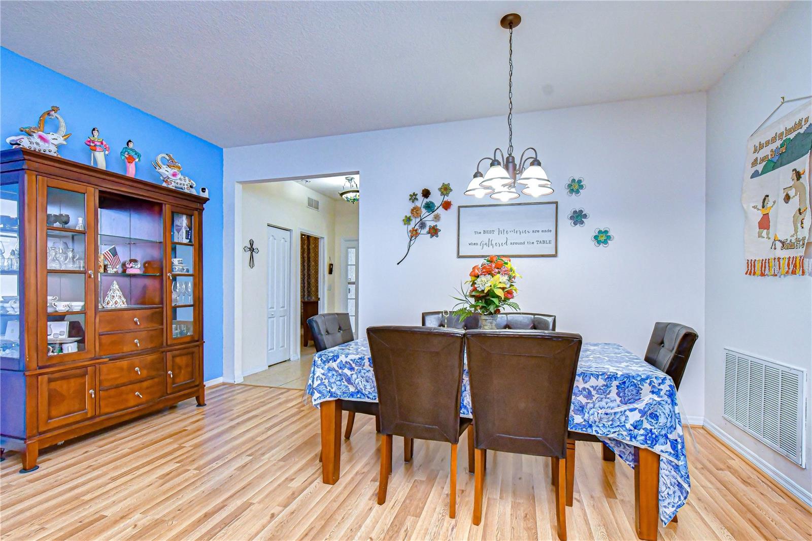 6252 TWIN BRIDGES DR, ZEPHYRHILLS, FL, 33541