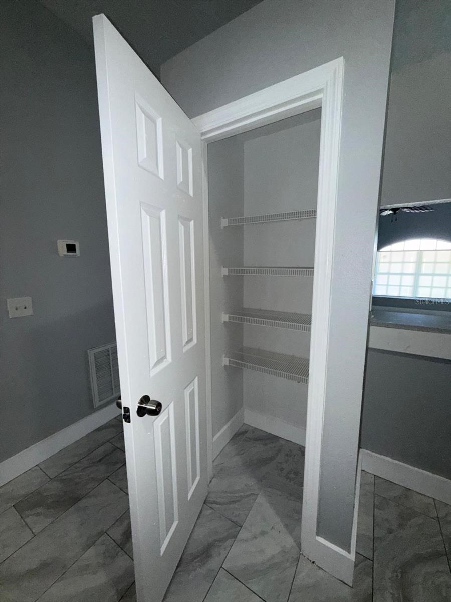 8539 N HYALEAH RD, TAMPA, FL, 33617