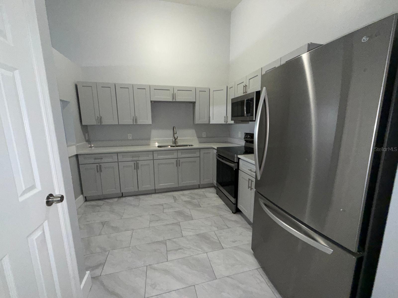 8539 N HYALEAH RD, TAMPA, FL, 33617