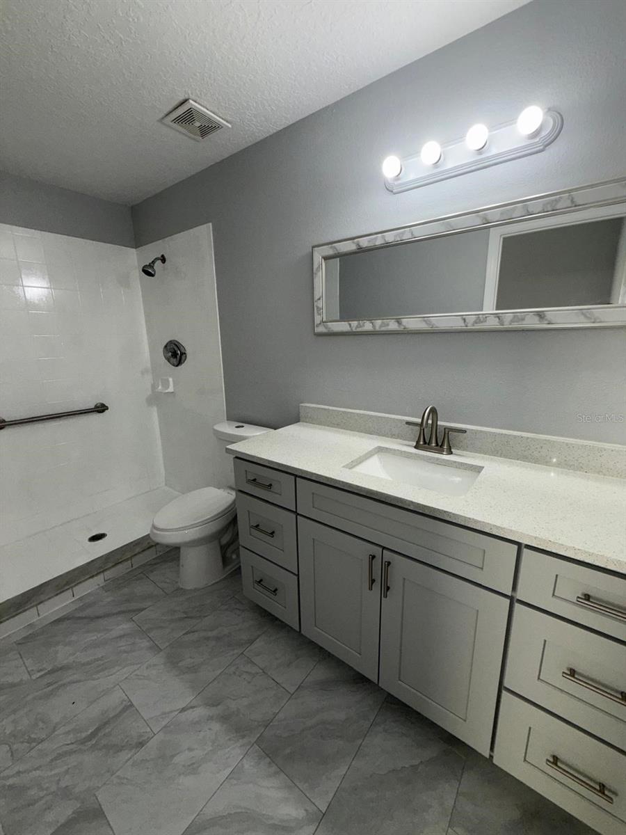 8539 N HYALEAH RD, TAMPA, FL, 33617