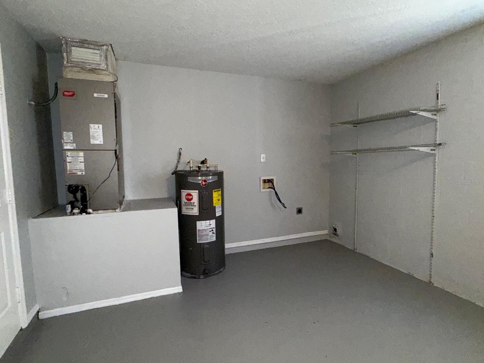8539 N HYALEAH RD, TAMPA, FL, 33617