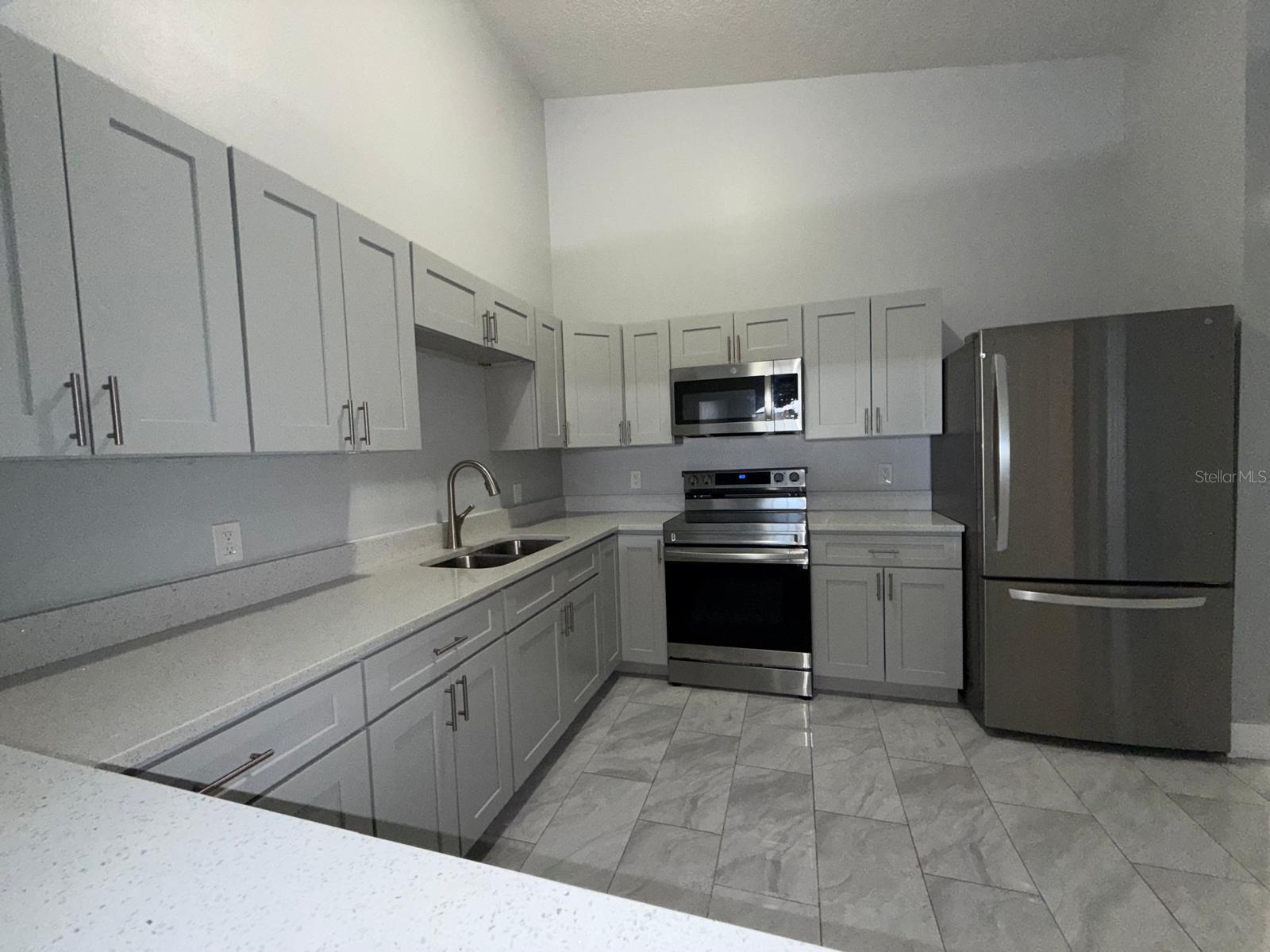 8539 N HYALEAH RD, TAMPA, FL, 33617