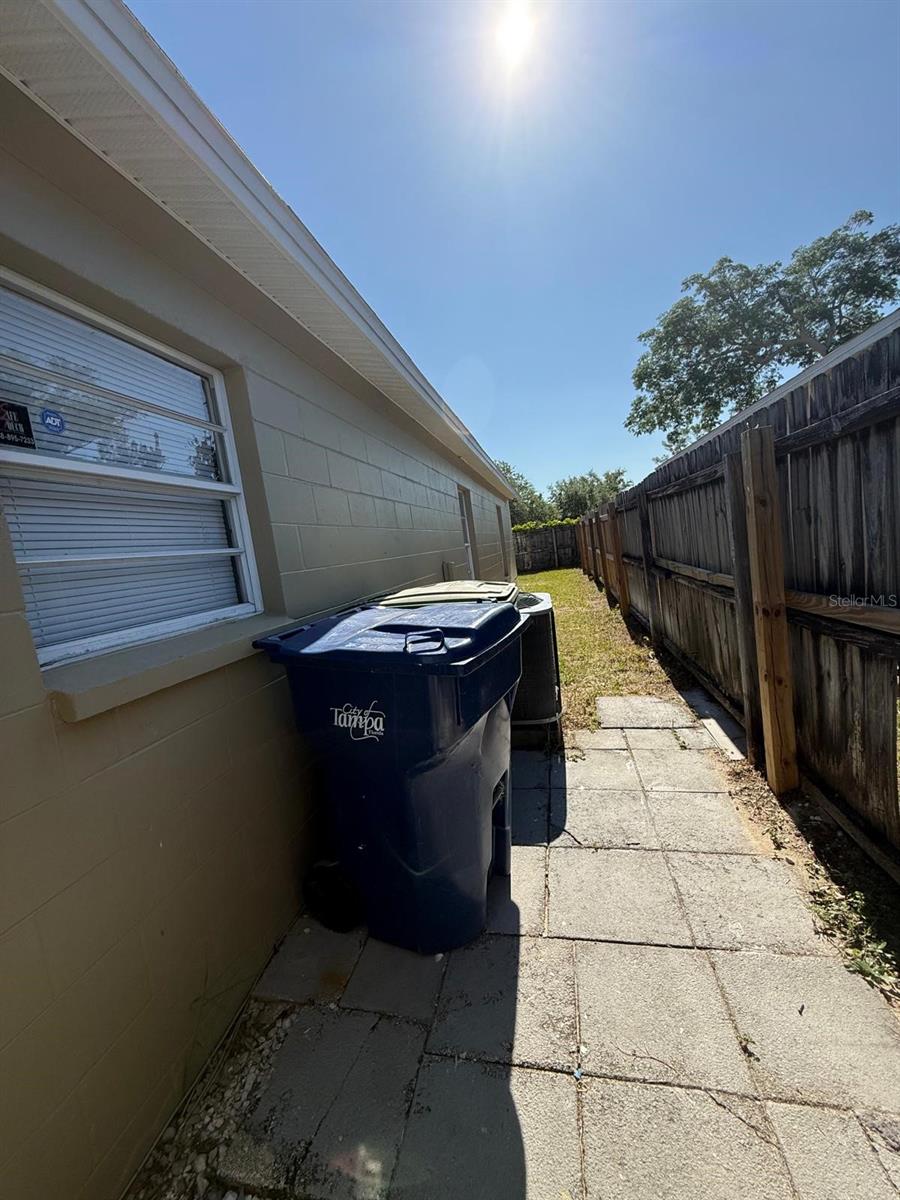 8539 N HYALEAH RD, TAMPA, FL, 33617