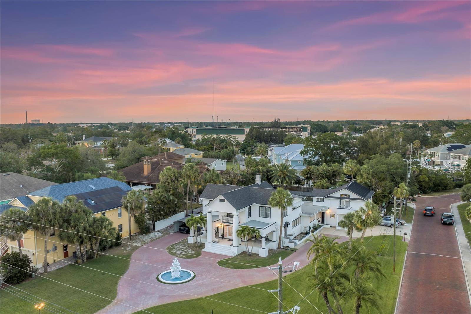 208 N SPRING BLVD, TARPON SPRINGS, FL, 34689