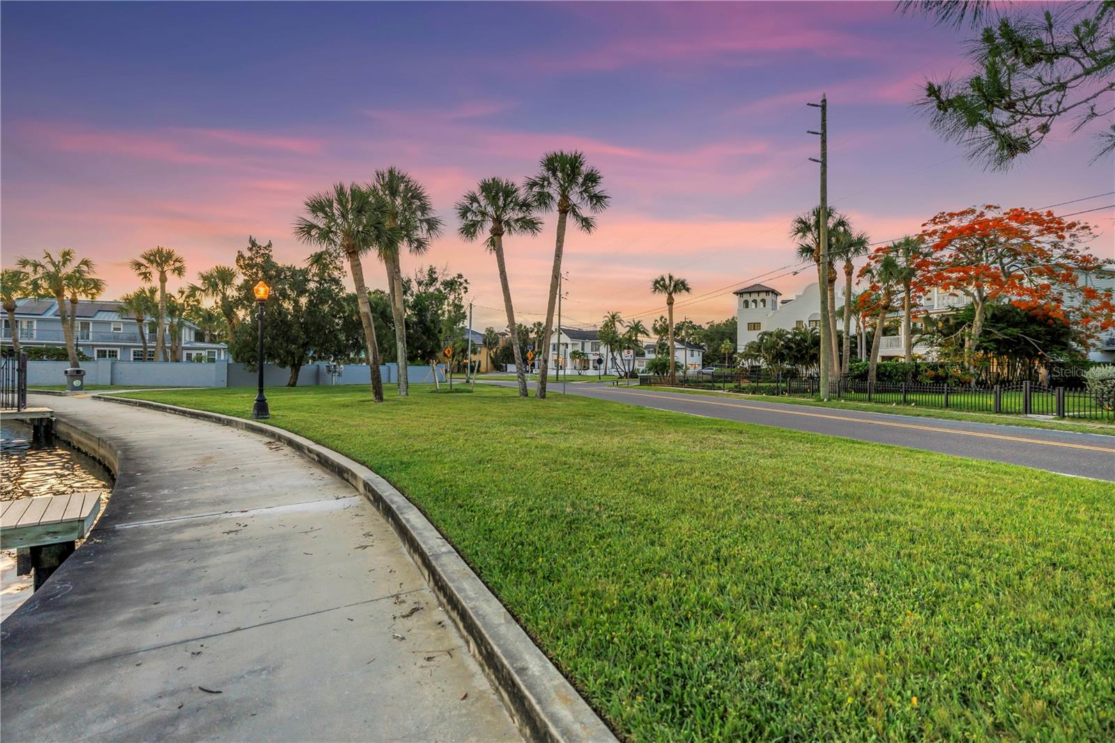 208 N SPRING BLVD, TARPON SPRINGS, FL, 34689