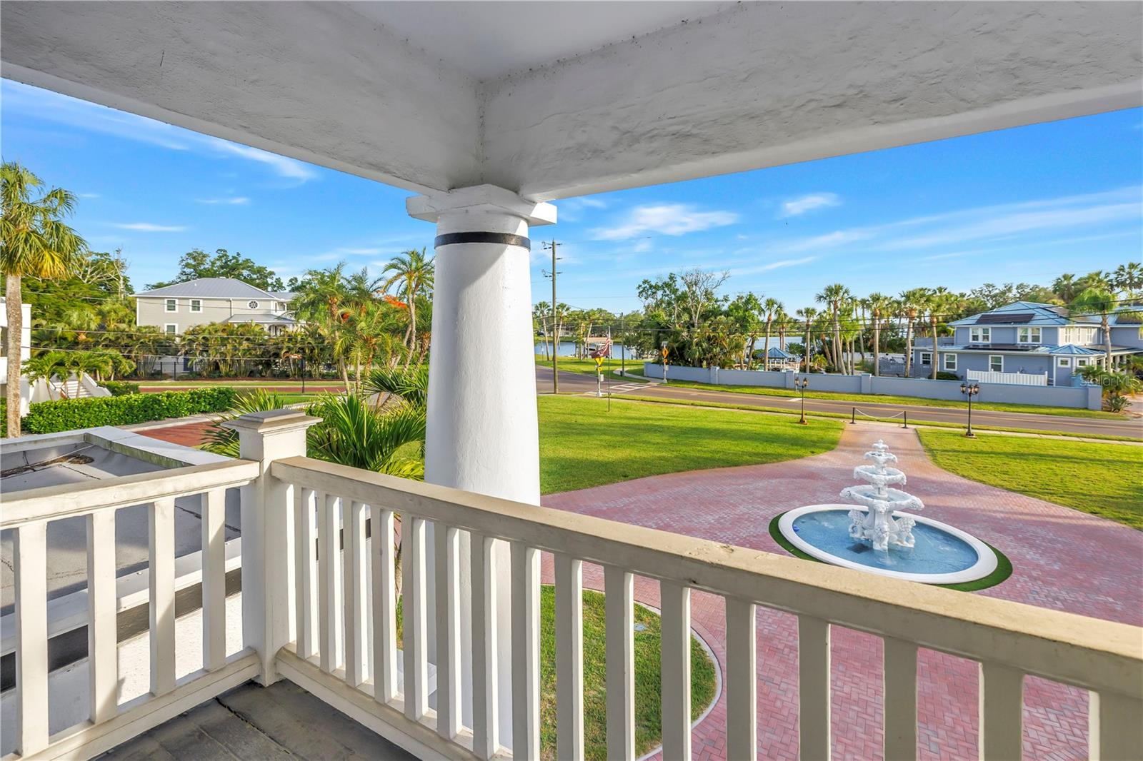 208 N SPRING BLVD, TARPON SPRINGS, FL, 34689