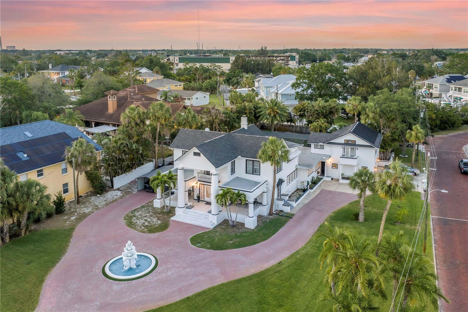 208 N SPRING BLVD, TARPON SPRINGS, FL, 34689