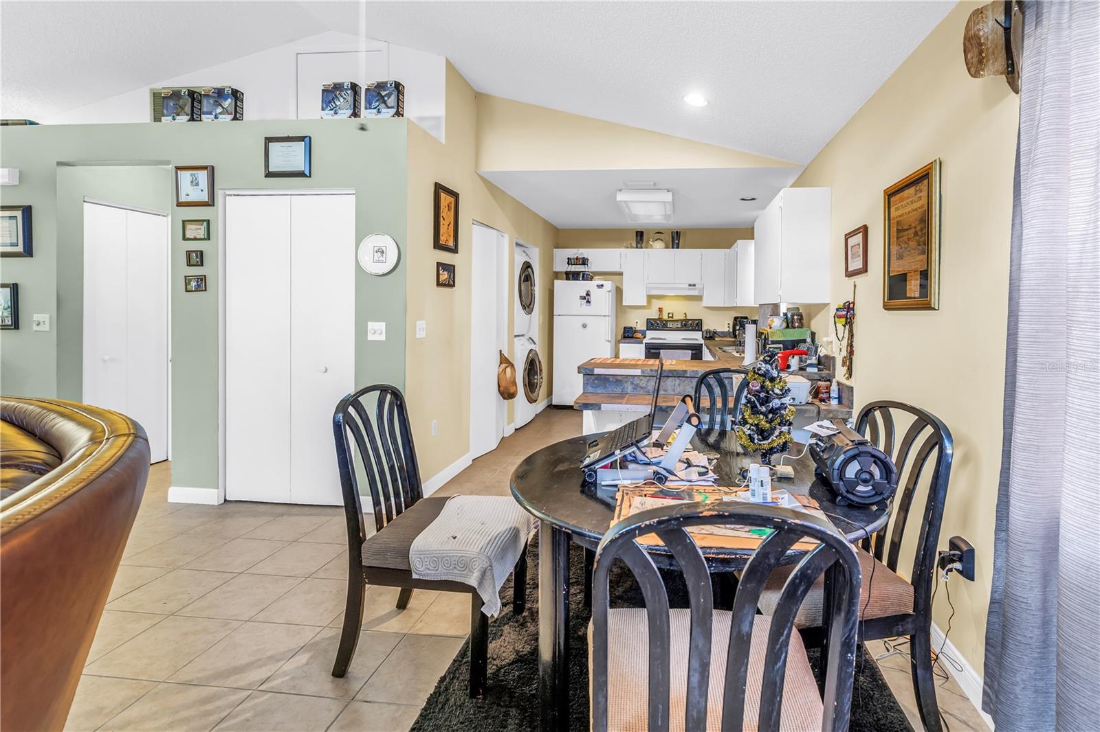 208 N SPRING BLVD, TARPON SPRINGS, FL, 34689