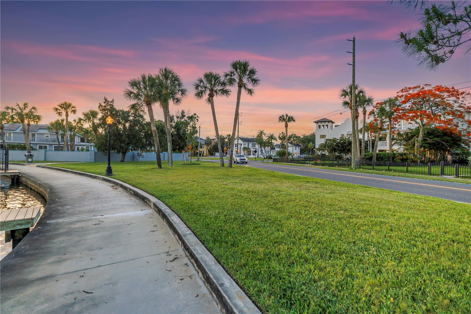 208 N SPRING BLVD, TARPON SPRINGS, FL, 34689