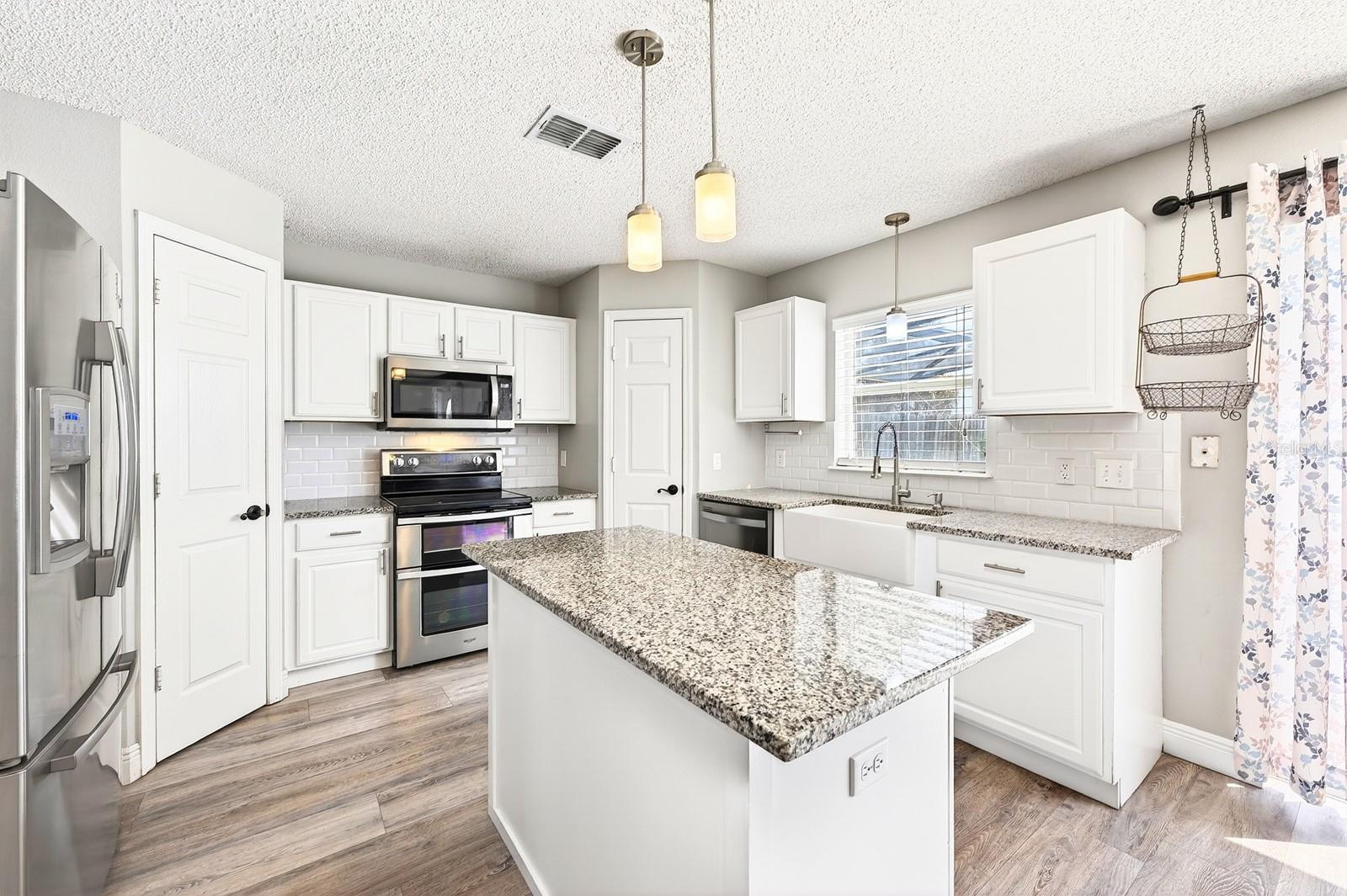 111 CARMEL BAY DR, SANFORD, FL, 32771