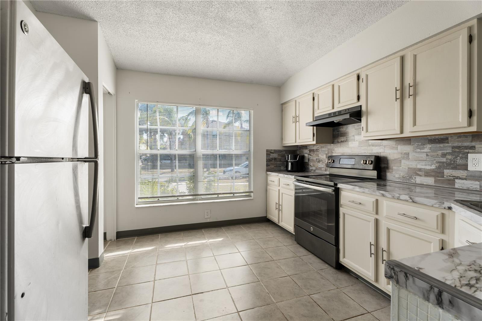 11852 LARK SONG LOOP, RIVERVIEW, FL, 33579