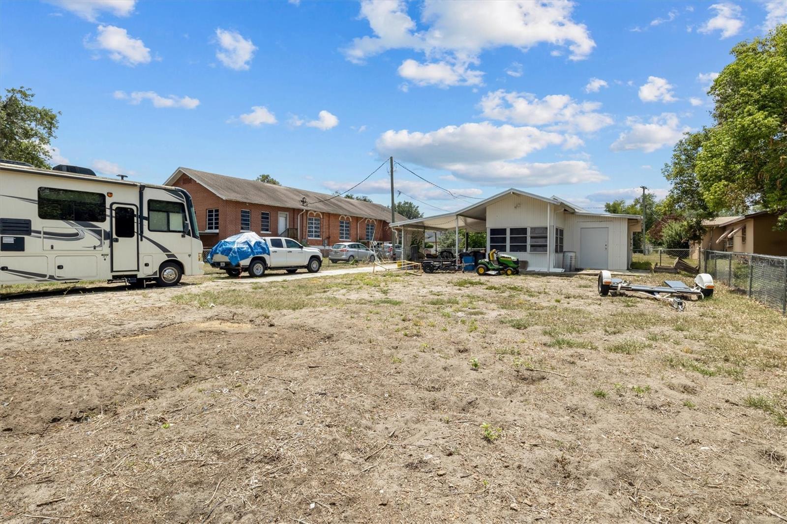 207 S PERRY AVE, FORT MEADE, FL, 33841