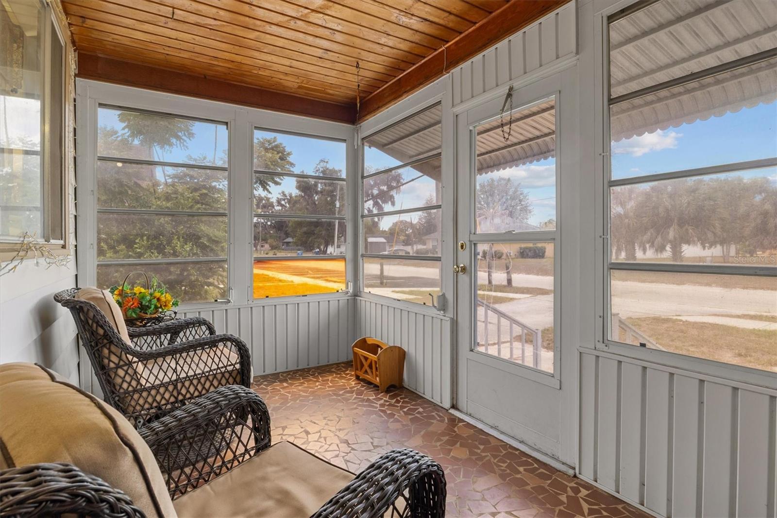 207 S PERRY AVE, FORT MEADE, FL, 33841