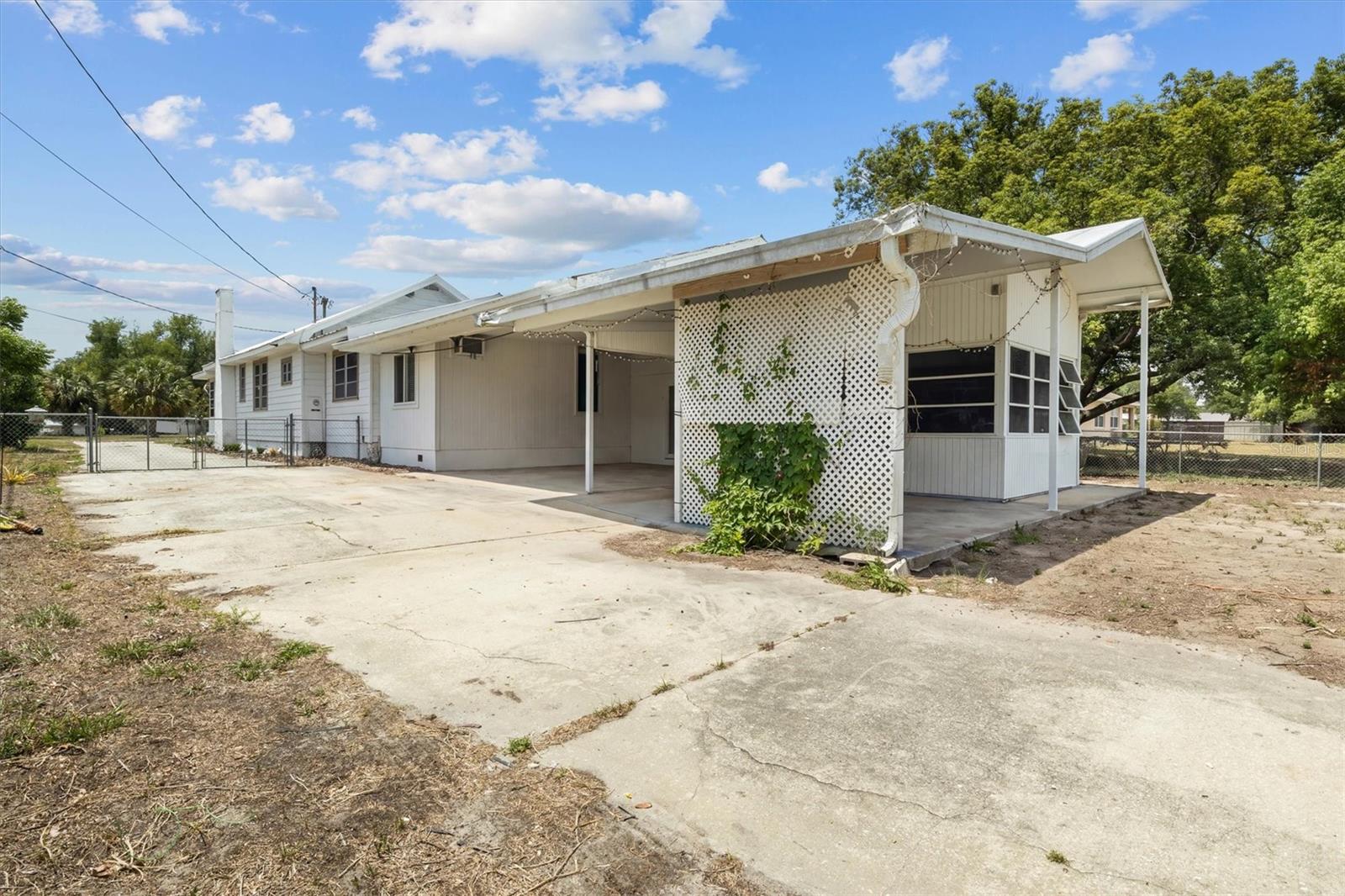 207 S PERRY AVE, FORT MEADE, FL, 33841