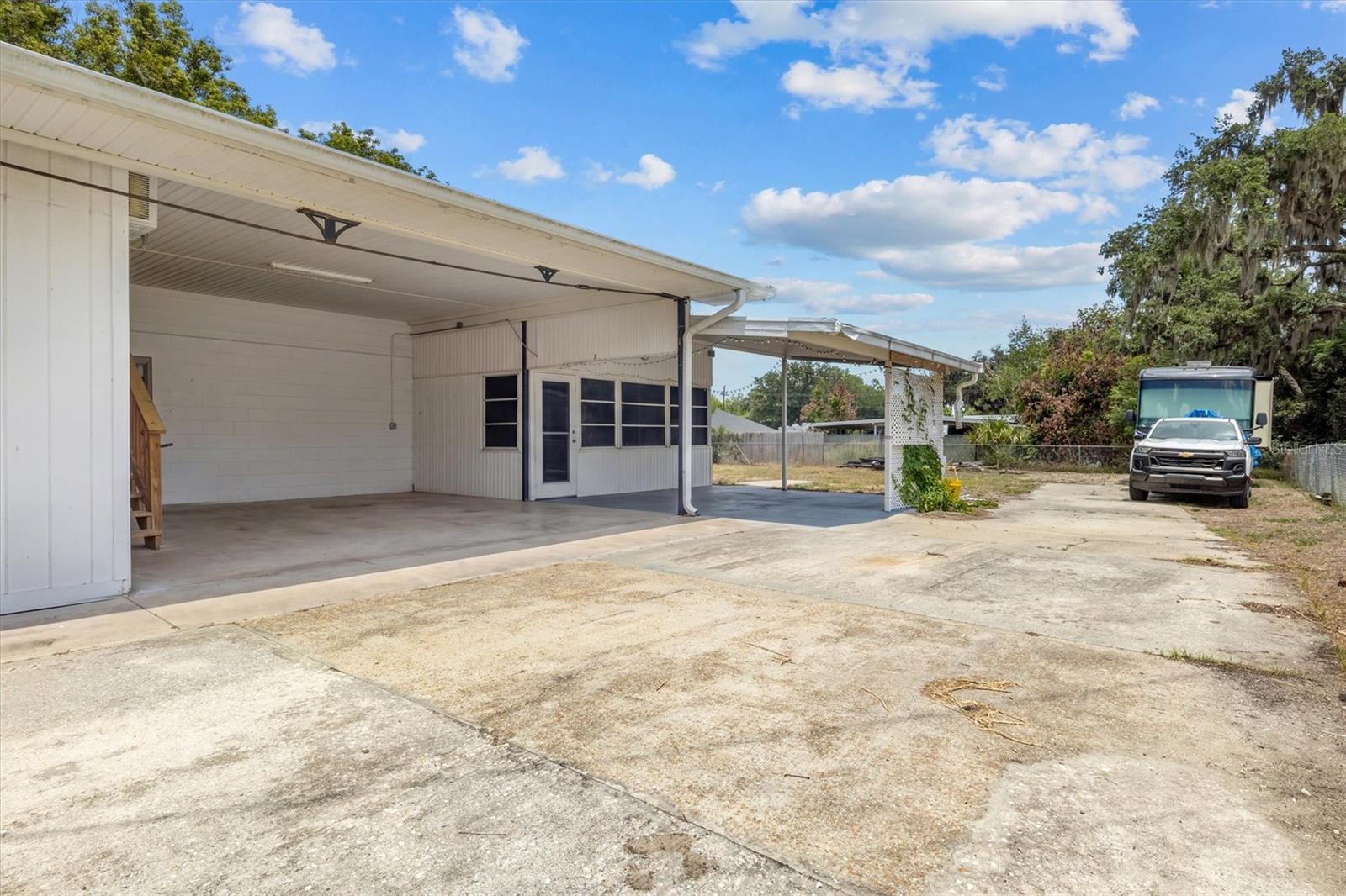 207 S PERRY AVE, FORT MEADE, FL, 33841