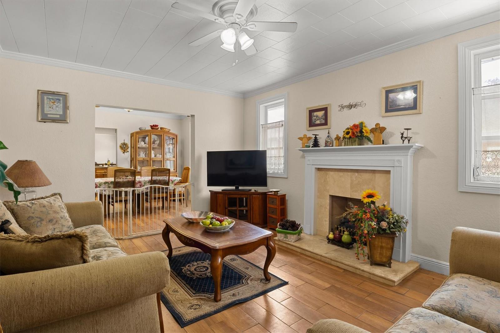 207 S PERRY AVE, FORT MEADE, FL, 33841