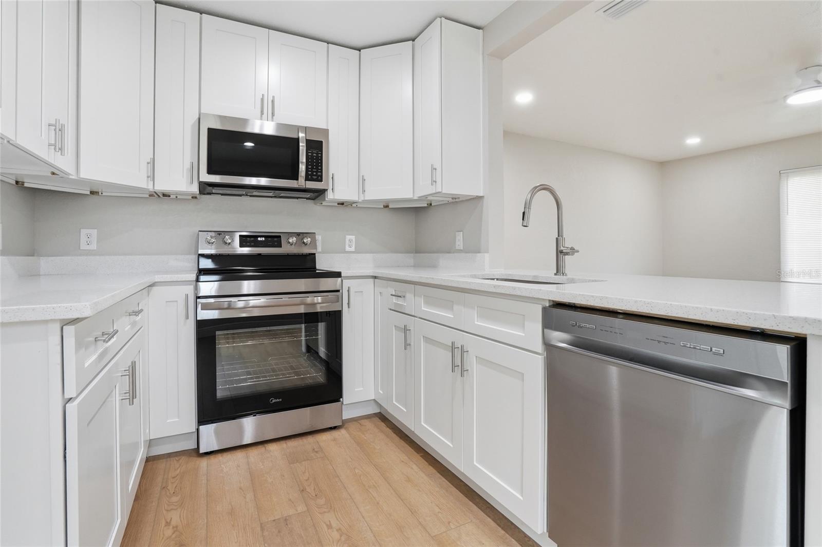 1013 N BASK DR, TAMPA, FL, 33603