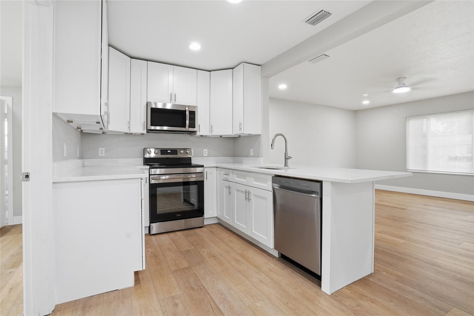 1013 N BASK DR, TAMPA, FL, 33603
