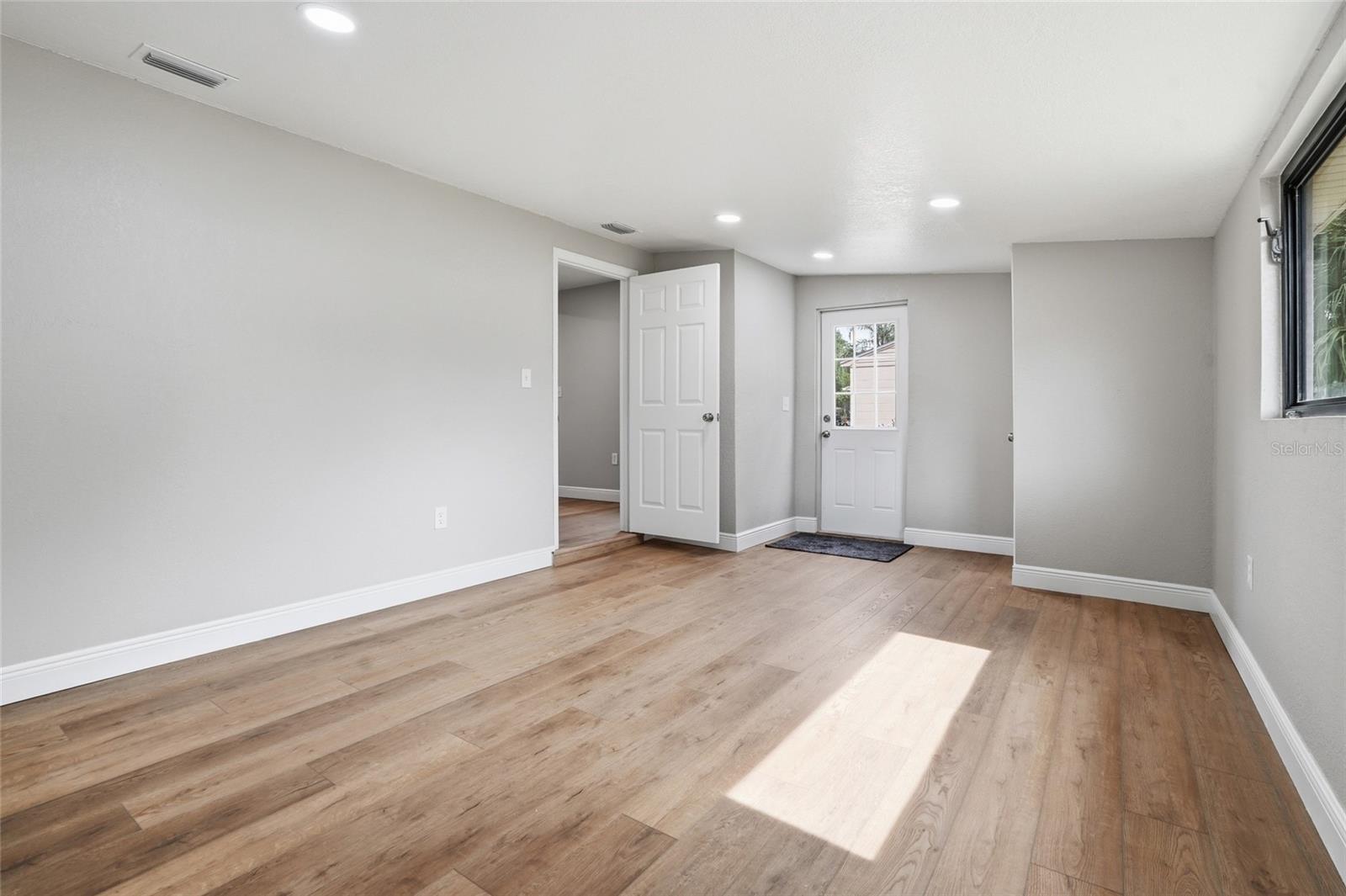 1013 N BASK DR, TAMPA, FL, 33603