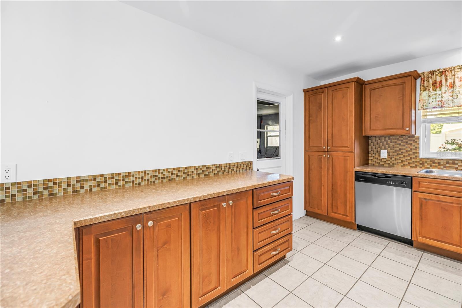 1550 IDLE DR, LARGO, FL, 33756