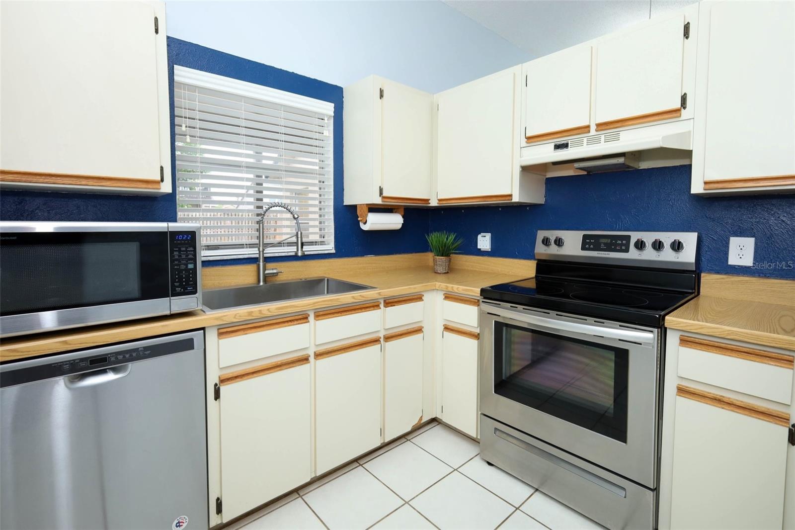 1016 GWYN CIR, OVIEDO, FL, 32765