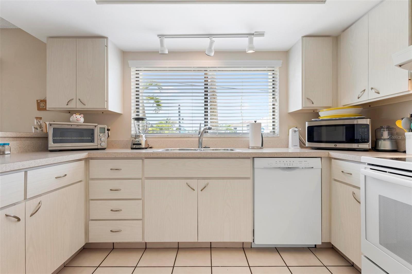 6703 MIDNIGHT PASS RD #101, SARASOTA, FL, 34242