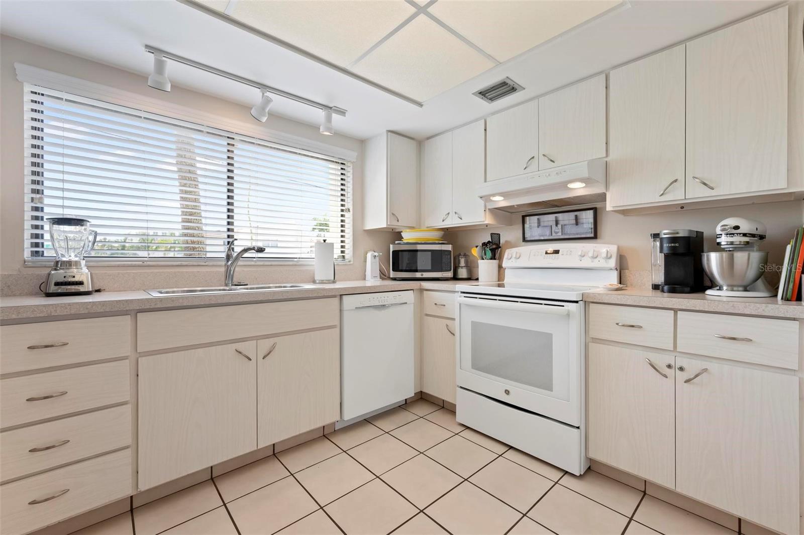 6703 MIDNIGHT PASS RD #101, SARASOTA, FL, 34242
