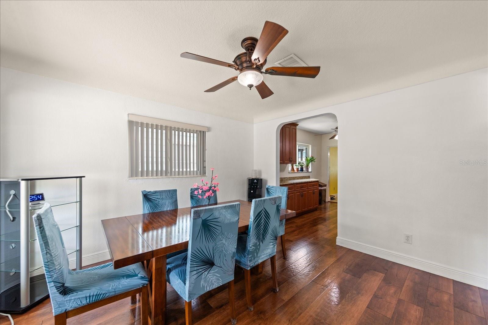 811 48TH AVE N, ST PETERSBURG, FL, 33703
