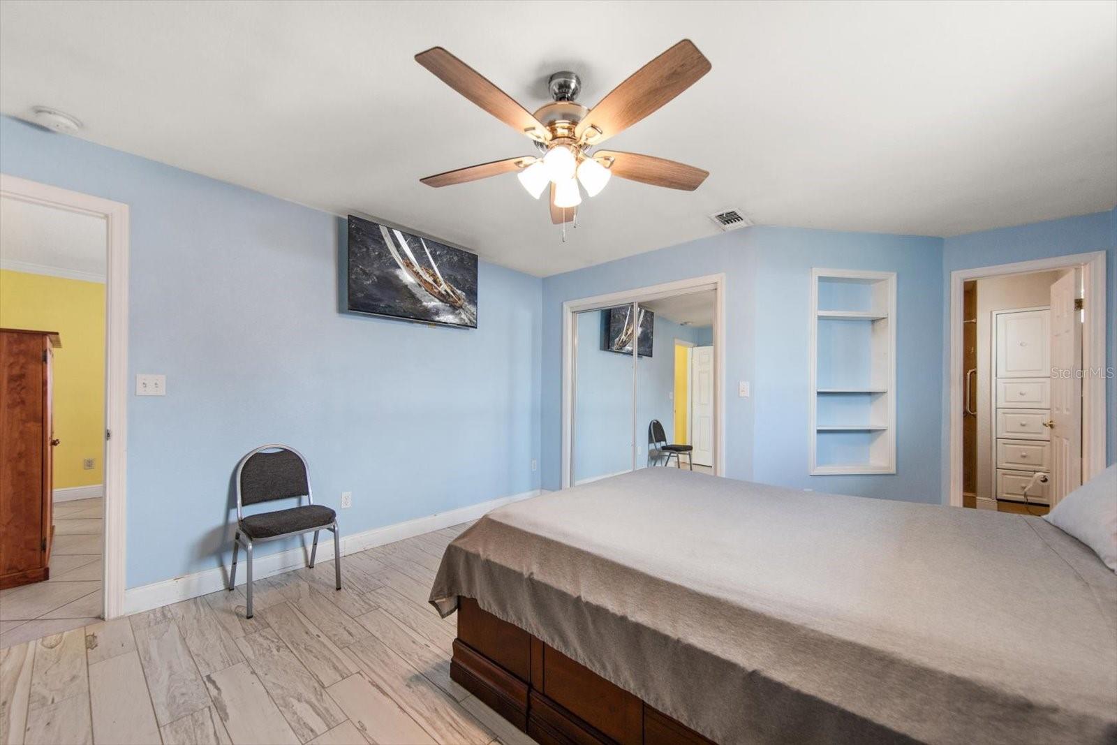 811 48TH AVE N, ST PETERSBURG, FL, 33703