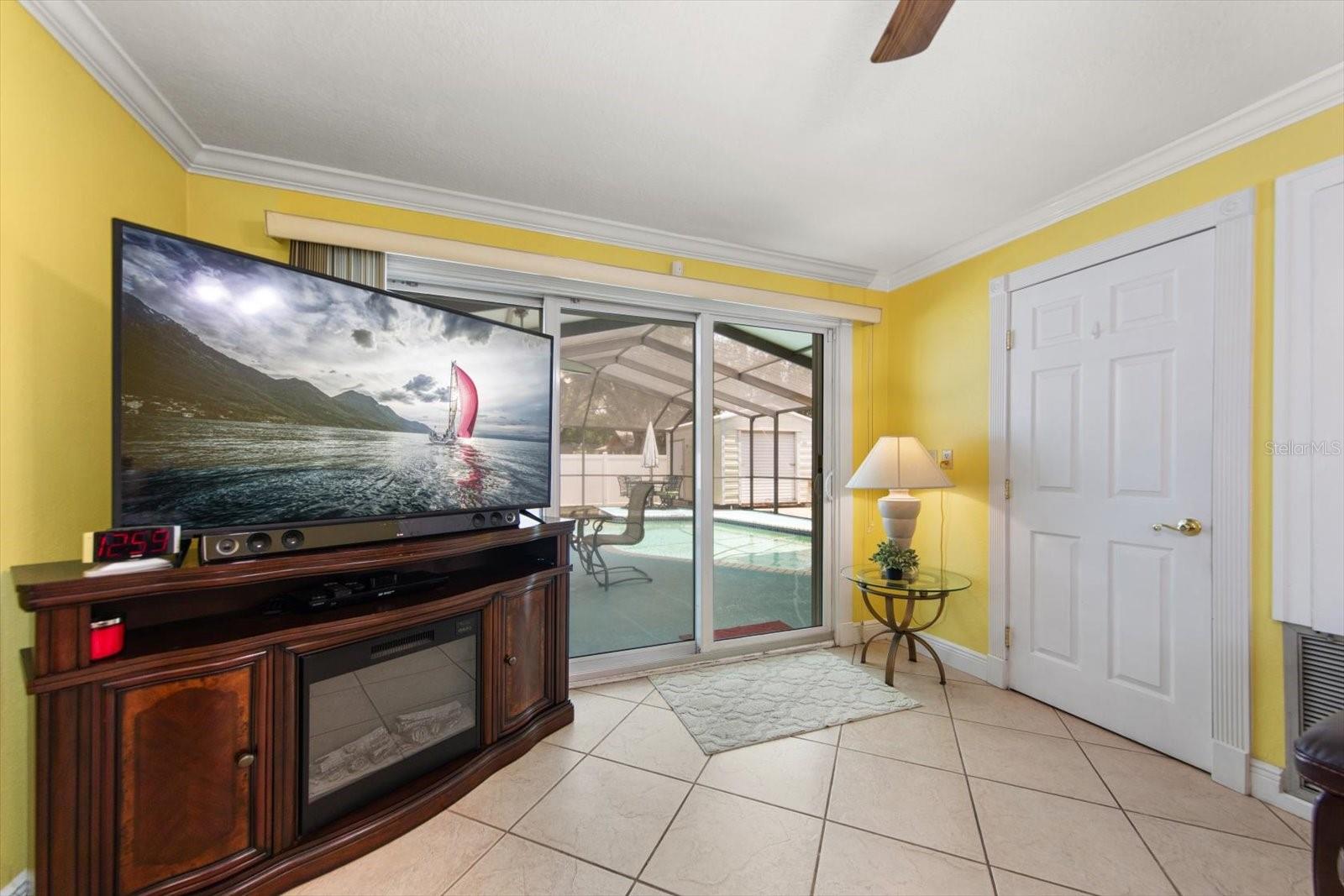 811 48TH AVE N, ST PETERSBURG, FL, 33703