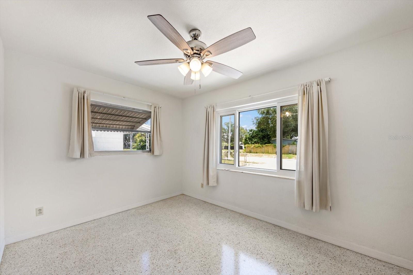 811 48TH AVE N, ST PETERSBURG, FL, 33703