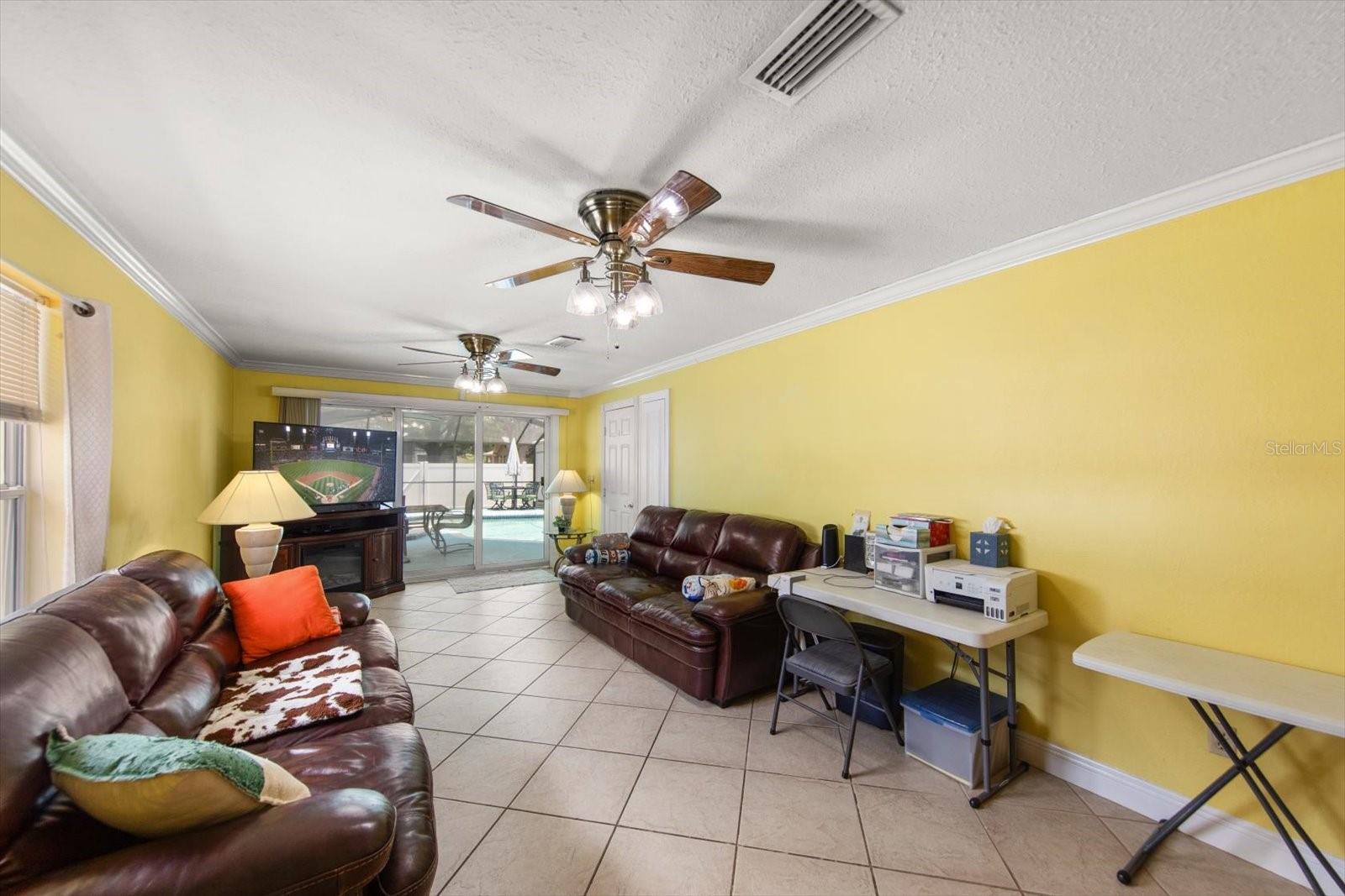 811 48TH AVE N, ST PETERSBURG, FL, 33703