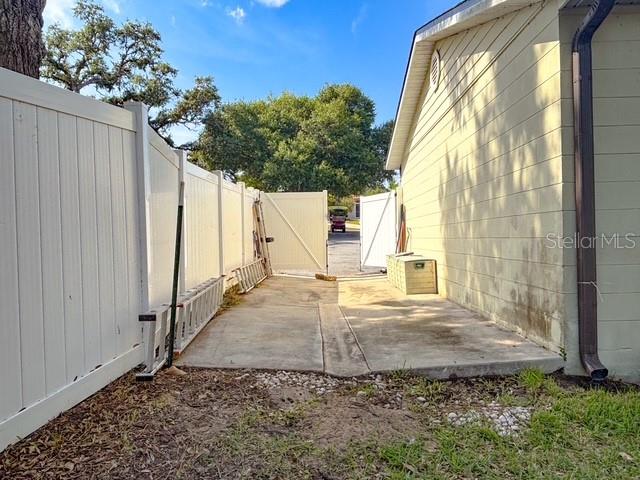 121 E PINE ST, HOWEY IN THE HILLS, FL, 34737